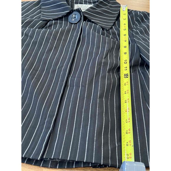 Mac & Jac Black Striped Ruffle Cuffs 3/4 Sleeve Cropped Jacket Size 6 - Picture 5 of 6